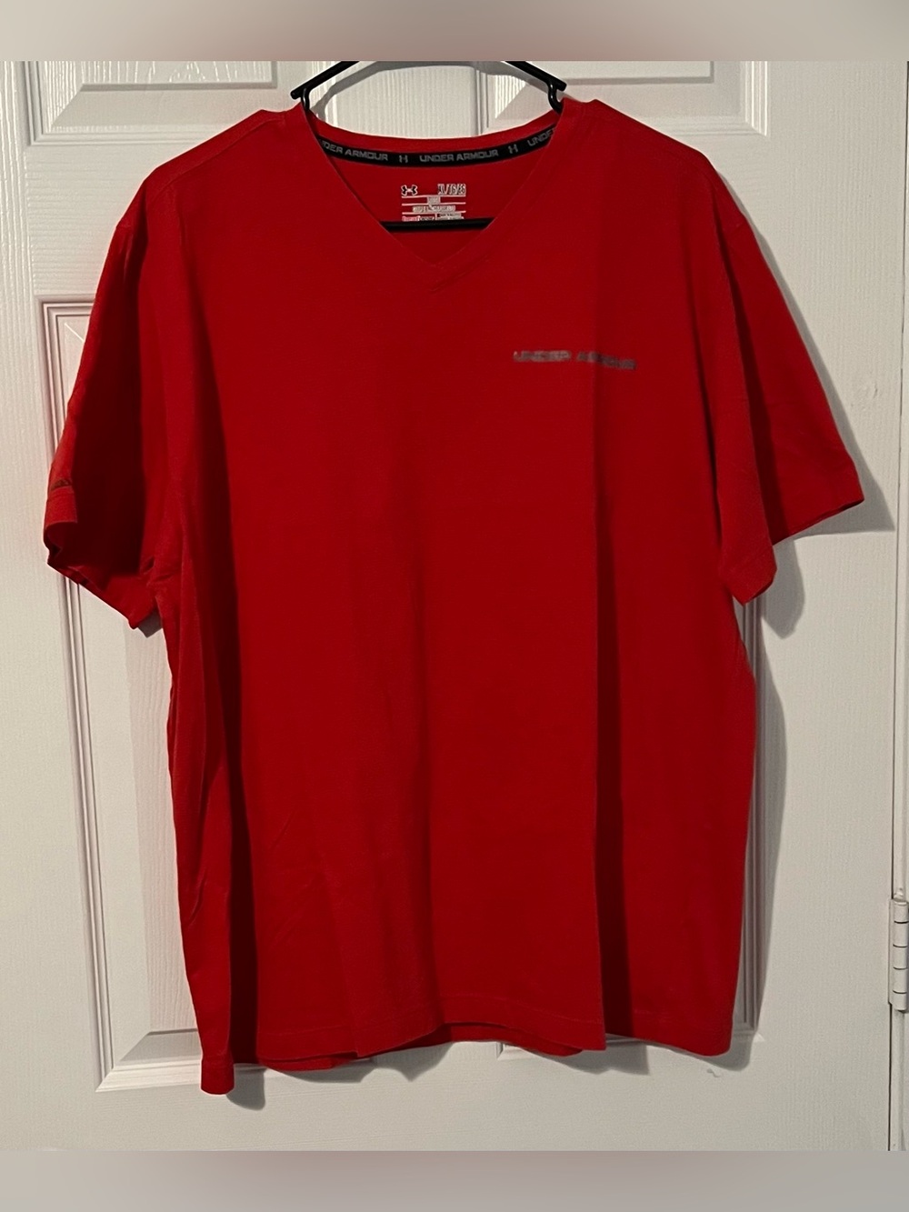 Under Armour Red Short-Sleeve V-Neck Performance Tee EUC